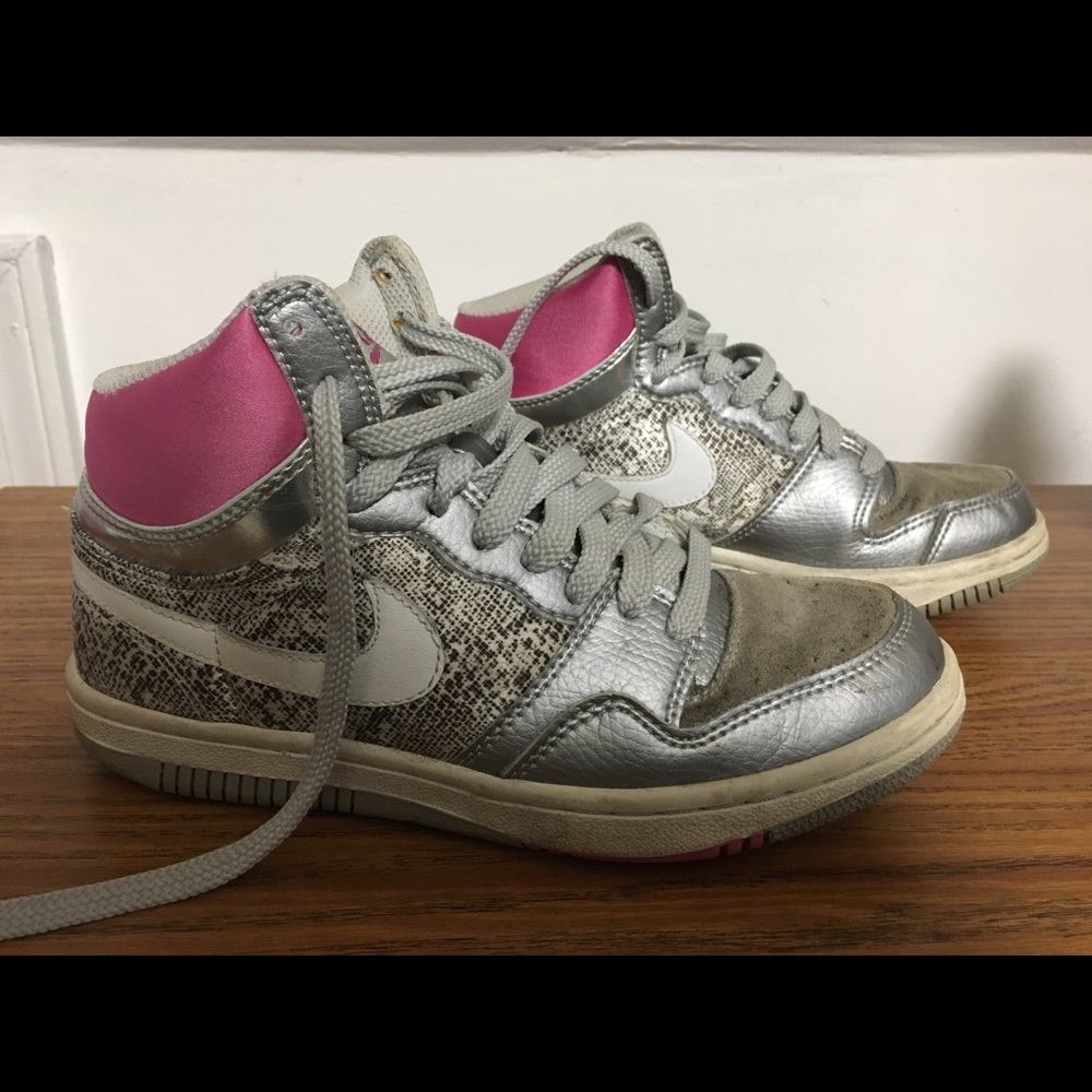 Nike Courtforce Sneakers